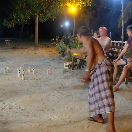 Hotel Mr. Chuoi Bar And Hut Ko Phra Thong Esterno foto