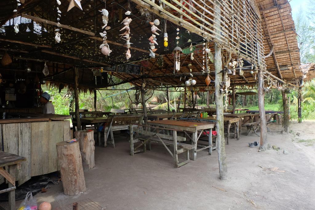 Hotel Mr. Chuoi Bar And Hut Ko Phra Thong Esterno foto