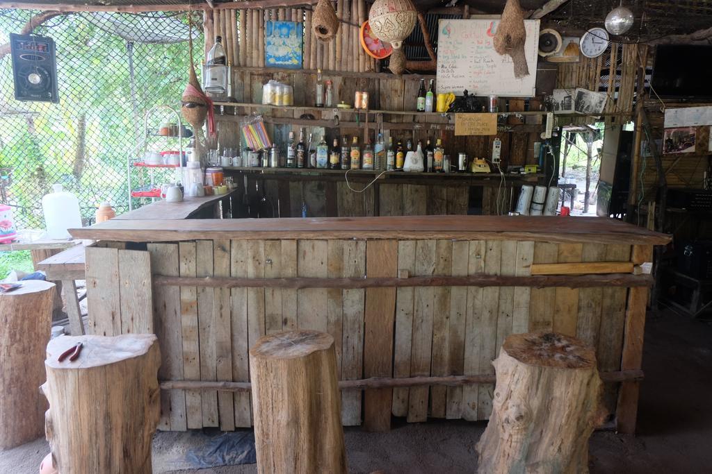 Hotel Mr. Chuoi Bar And Hut Ko Phra Thong Esterno foto