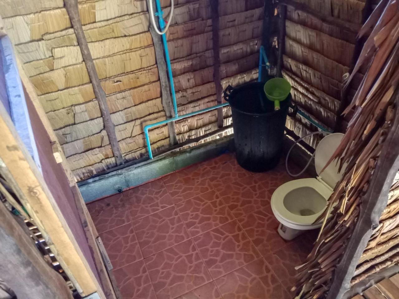 Hotel Mr. Chuoi Bar And Hut Ko Phra Thong Esterno foto